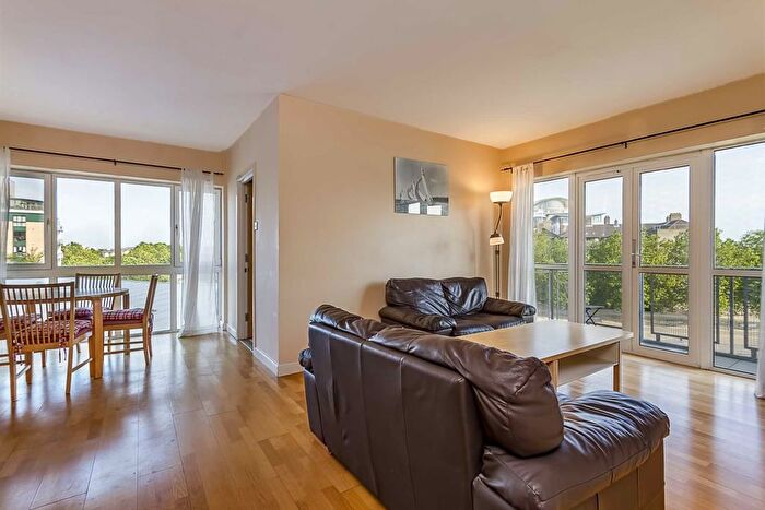 2 Bedroom Flat To Rent In Old Bellgate Place, London, E14
