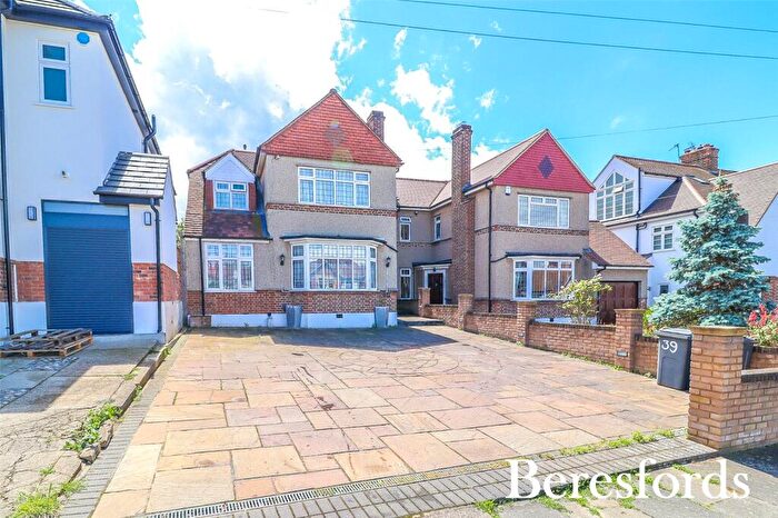 5 Bedroom Semi-Detached House For Sale In Waldegrave Gardens, Upminster, RM14