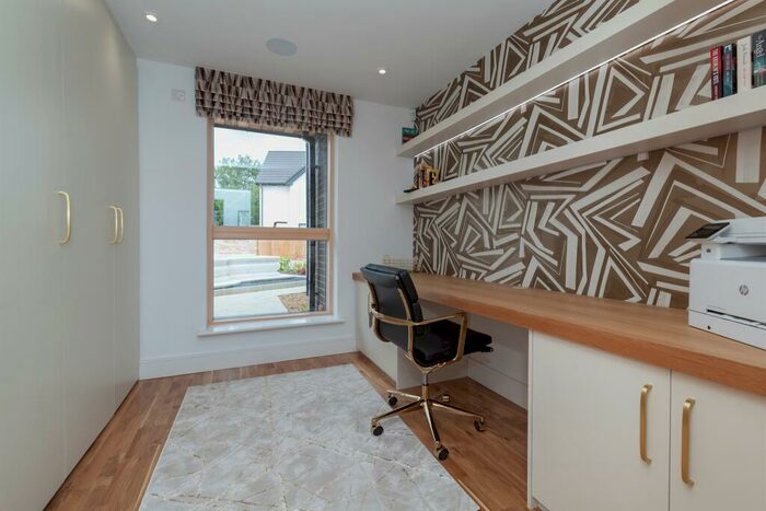 4 Bedroom Detached House For Sale In Otter Way, Hampton Water, Peterborough, PE7