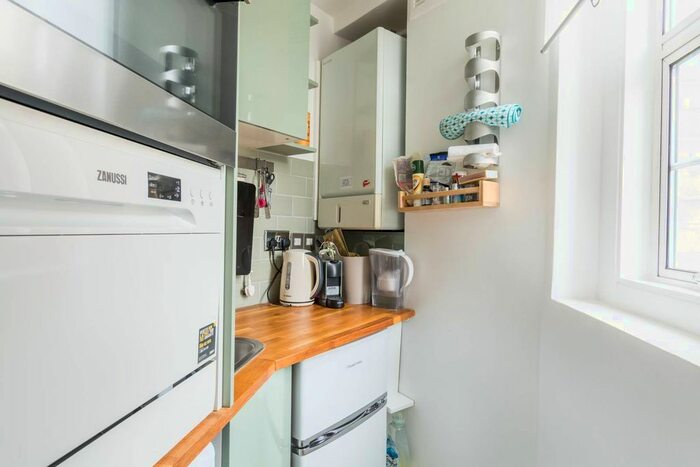 Studio To Rent In Harrowby Street, Marylebone, London, W1H