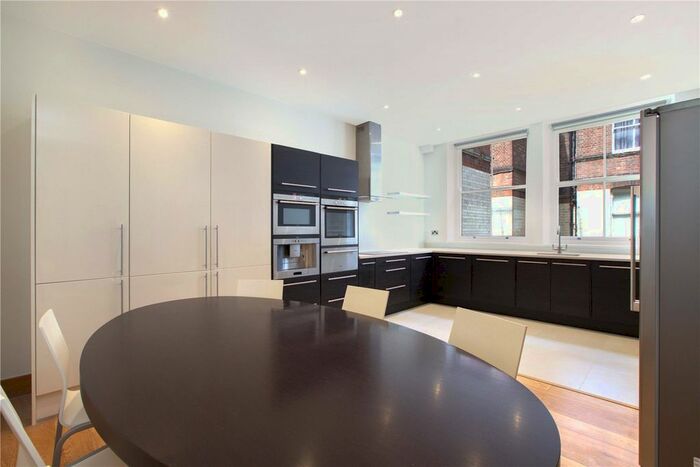 2 Bedroom Flat To Rent In Bedford Avenue, London, WC1B