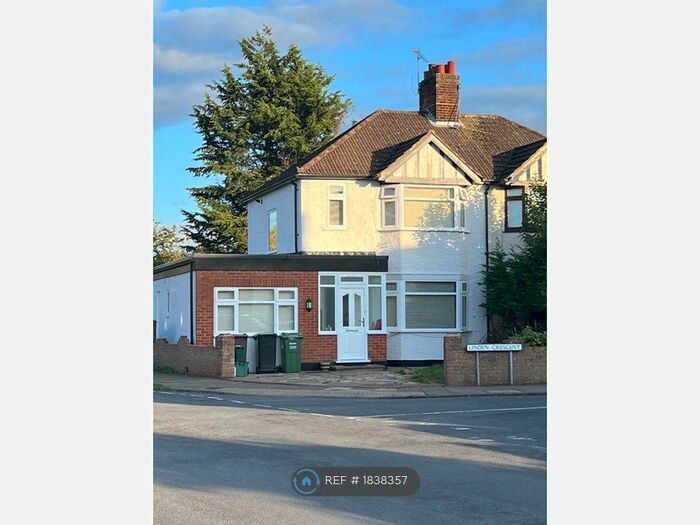 4 Bedroom Semi-Detached House To Rent In Linden Crescent, St Albans, AL1