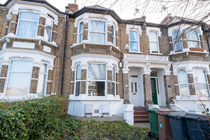 2 Bedroom Flat To Rent In Fillebrook Road, Leytonstone, E11