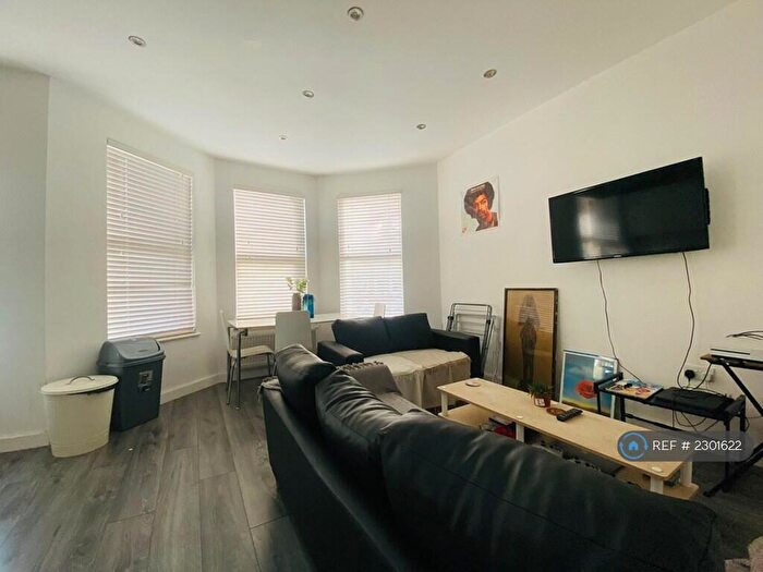 3 Bedroom Flat To Rent In Pemberton Road, London, N4