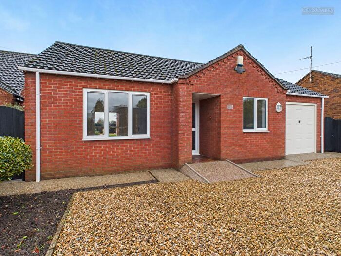 3 Bedroom Detached Bungalow For Sale In Broadgate, Whaplode Drove, Spalding, PE12