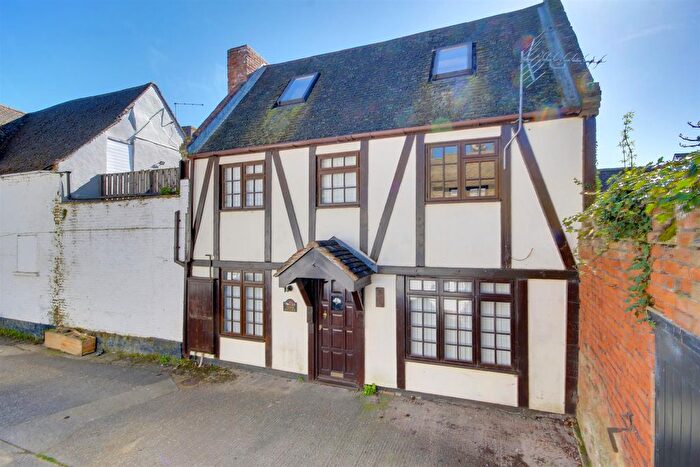 3 Bedroom Detached House For Sale In The Broadway, St Ives, PE27