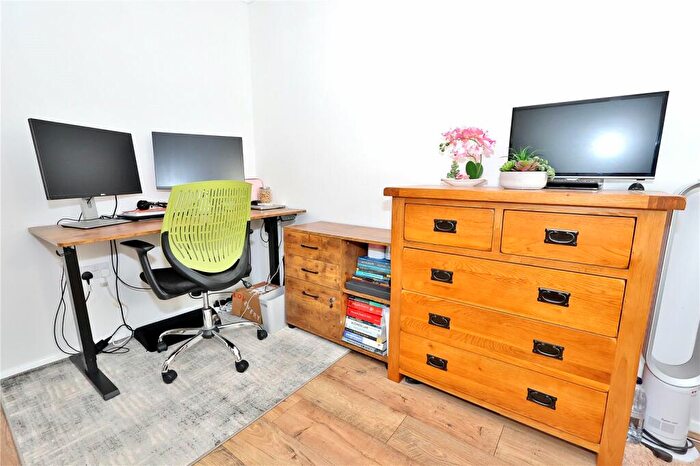 3 Bedroom Terraced House For Sale In Baynton Road, Woking, Surrey, GU22