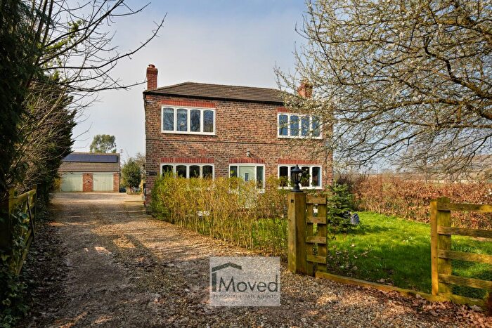 4 Bedroom Detached House For Sale In Lowmoor Road, Cliffe Common, Selby, YO8