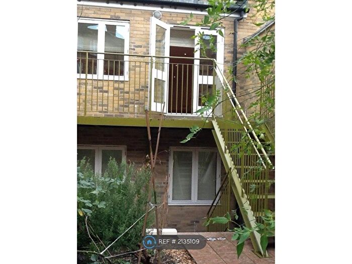 2 Bedroom Flat To Rent In Lower Road, London, SE16