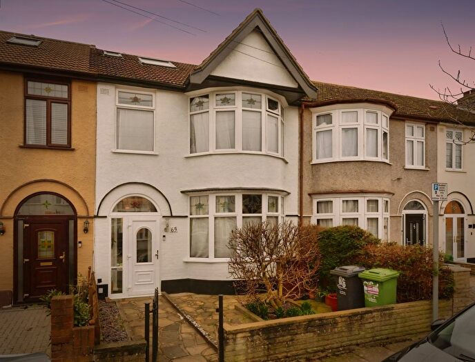 5 Bedroom Terraced House For Sale In Hurstbourne Gardens, Barking, IG11