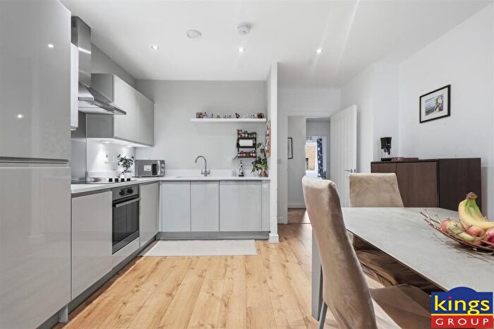 2 Bedroom Flat For Sale In Hoffmans Road, London, E17