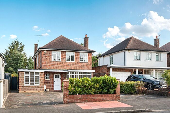 3 Bedroom Detached House For Sale In Hayes Lane, Beckenham, BR3