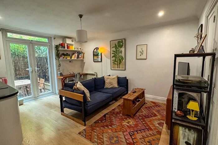 1 Bedroom Flat To Rent In Ravenscroft Street, Hackney, E2