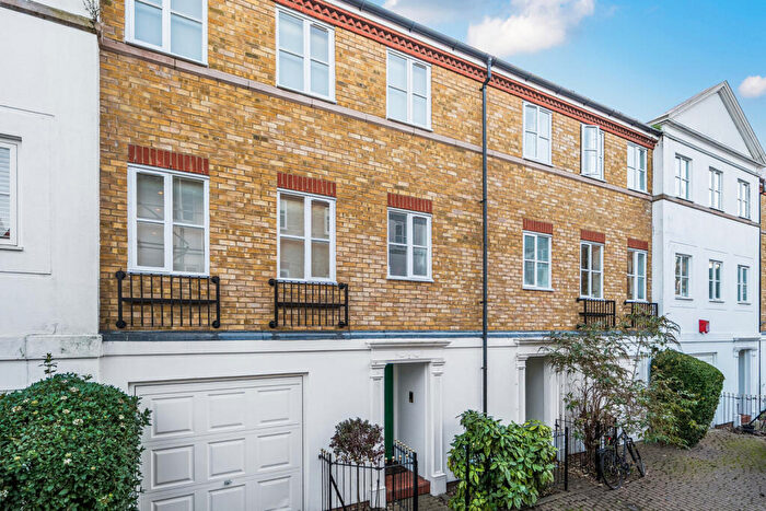 3 Bedroom House For Sale In Vestry Mews, London, SE5