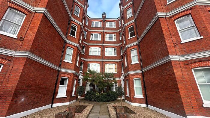 3 Bedroom Flat To Rent In Albert Palace Mansions, Lurline Gardens, London, SW11