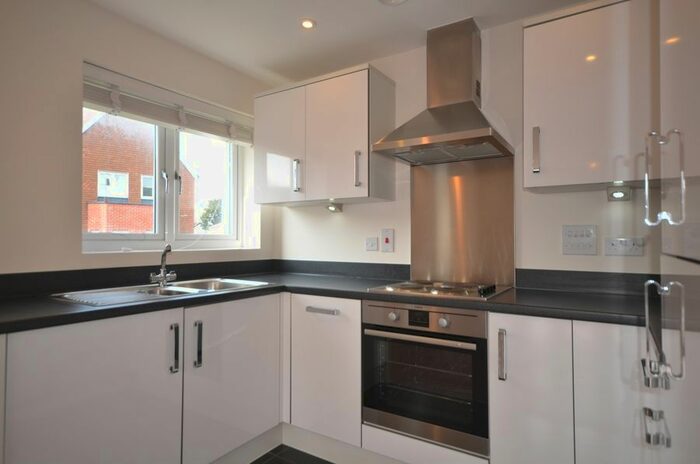 2 Bedroom Flat To Rent In Outfield Crescent, Wokingham, RG40