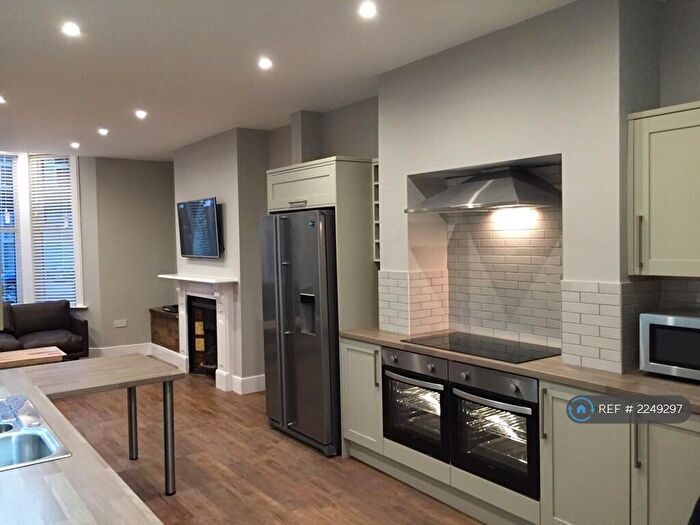 6 Bedroom Terraced House To Rent In Gresford Avenue, Liverpool, L17