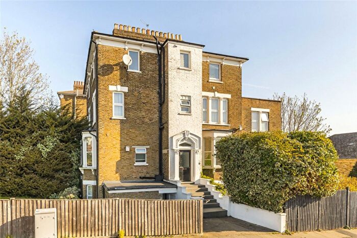 2 Bedroom Flat For Sale In Ravensbourne Park, London, London, SE6