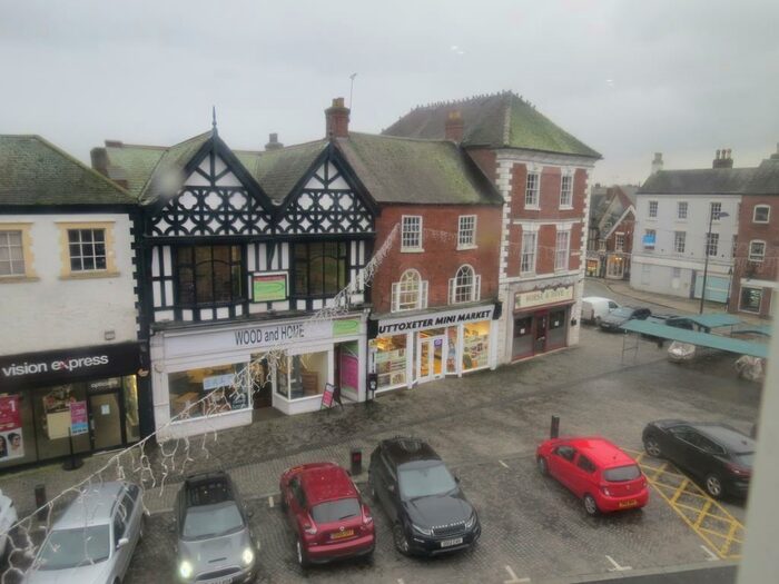 2 Bedroom Flat To Rent In Market Place, Uttoxeter, Staffordshire, ST14