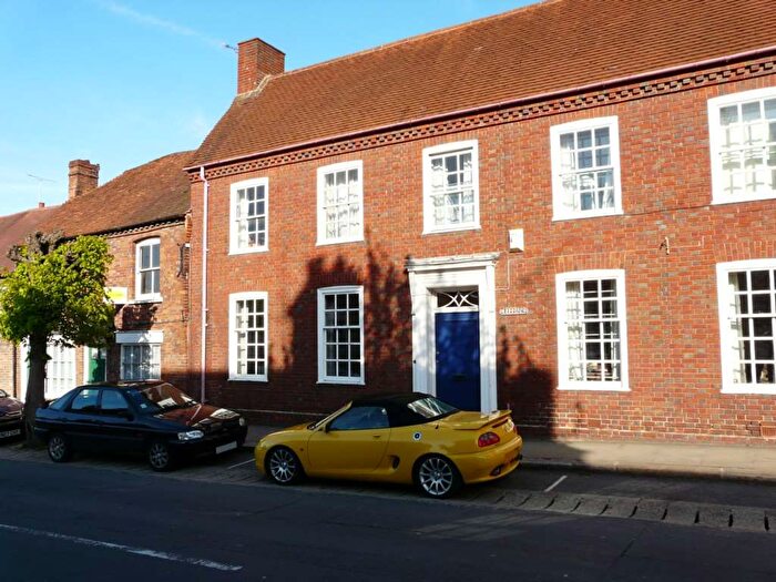 3 Bedroom Terraced House To Rent In High Street, Hungerford, RG17