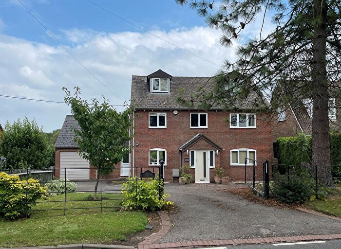 6 Bedroom Detached House For Sale In Chesham Road, Wigginton, Tring, HP23