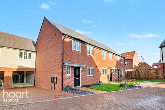 3 Bedroom Semi-Detached House For Sale In Mandarin Mead, Bedford, MK40