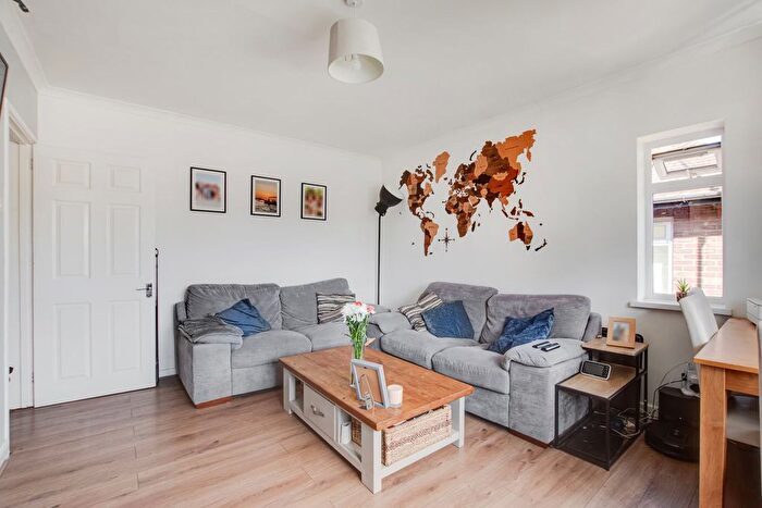 2 Bedroom Flat For Sale In Burnham Road, Sidcup, DA14