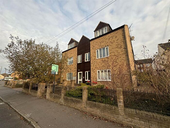 2 Bedroom Flat To Rent In Victoria Road, Stanford-Le-Hope, SS17