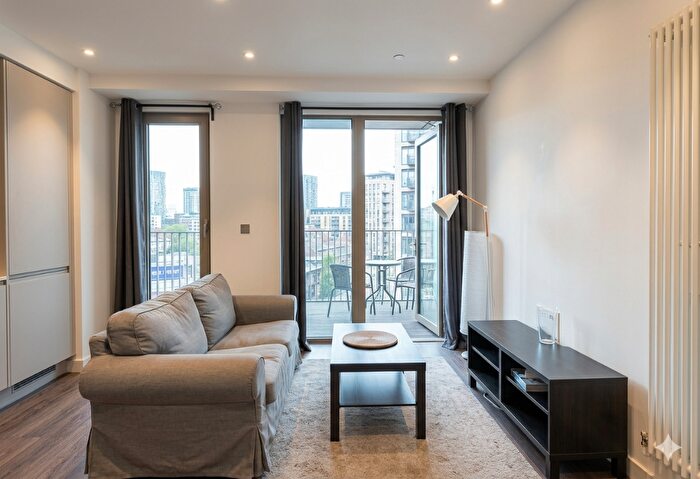 Studio To Rent In Western Gateway, London, E16