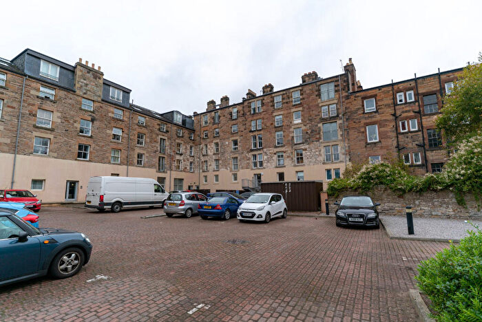1 Bedroom Flat To Rent In Hermand Crescent, Slateford, Edinburgh, EH11