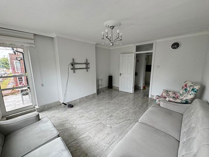 3 Bedroom Flat To Rent In Selby Road, Tottenham, N17