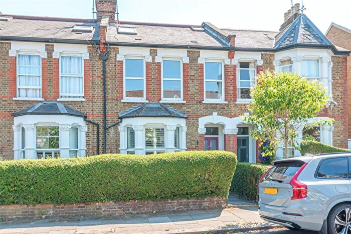 4 Bedroom Semi-Detached House For Sale In Hertford Road, London, N2