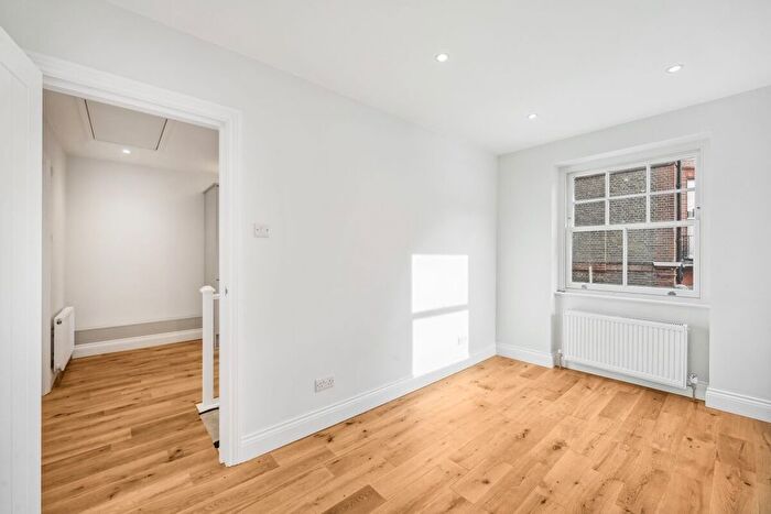 1 Bedroom Flat To Rent In Egerton Terrace, London, SW3
