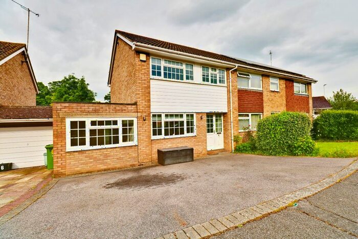 4 Bedroom Semi-Detached House To Rent In Arne Grove, Orpington, Kent, BR6