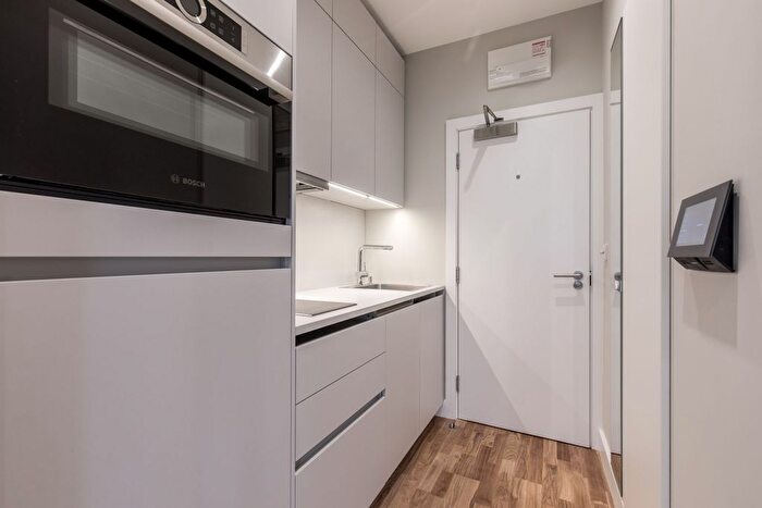 Studio To Rent In Inglewood Road, London, NW6