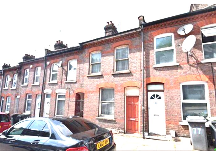 3 Bedroom Terraced House To Rent In Hartley Road, Luton, LU2