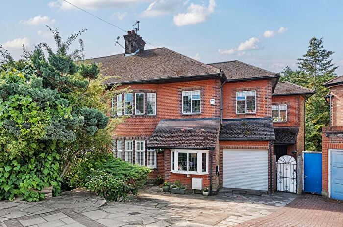 5 Bedroom Semi-Detached House For Sale In Folkington Corner, Woodside Park, N12