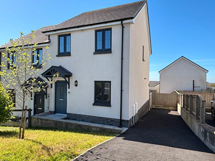 3 Bedroom Semi-Detached House For Sale In Bro Mebyd, Bancffosfelen, Llanelli, SA15