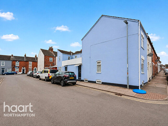 4 Bedroom End Of Terrace House For Sale In Pytchley Street, Northampton, NN1
