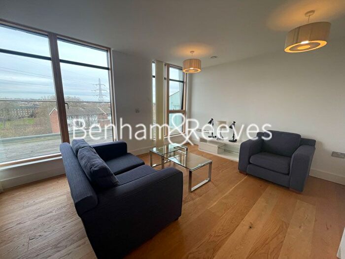 2 Bedroom Flat To Rent In Colliers Wood, Cavendish Road, SW19