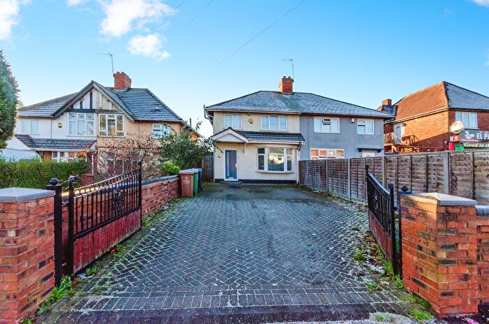 3 Bedroom Semi-Detached House For Sale In Harden Road, Walsall, WS3