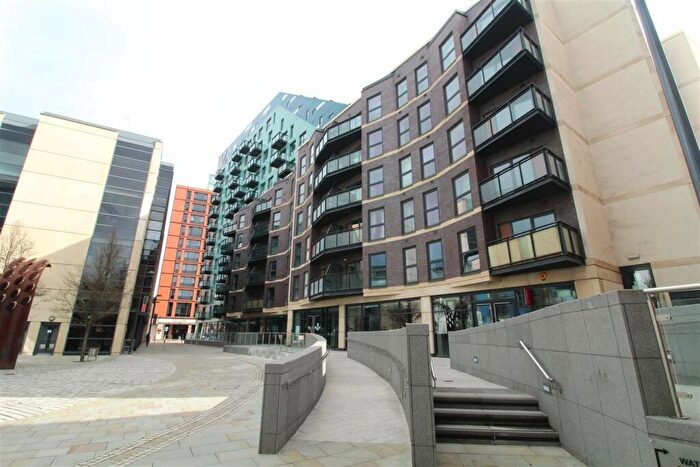 2 Bedroom Flat To Rent In One Brewery Wharf, Leeds, LS10