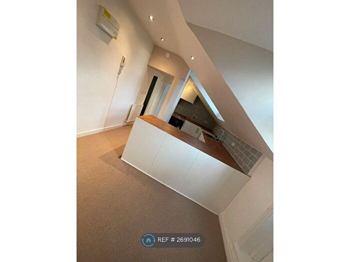 2 Bedroom Flat To Rent In Manor Mount, London, SE23