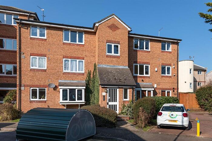 1 Bedroom Apartment To Rent In Greenacre Gardens, Walthamstow, E17