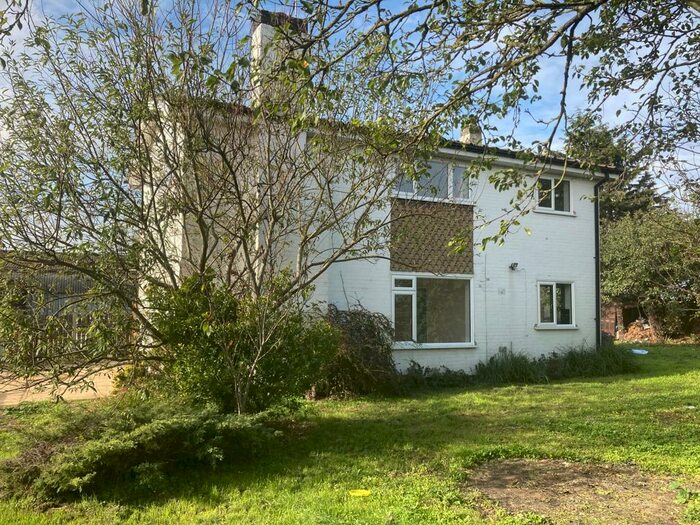3 Bedroom House To Rent In Stanford-le-hope, Essex, SS17