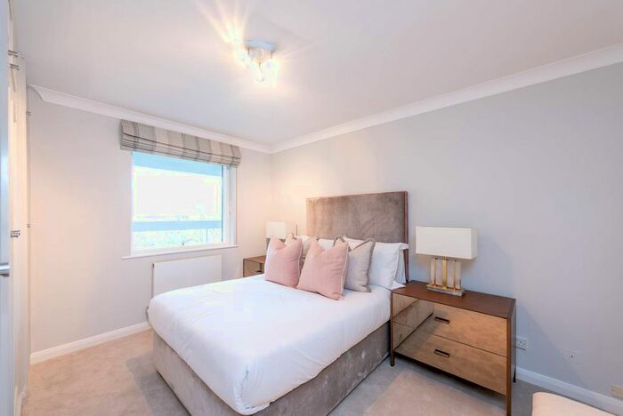 2 Bedroom Flat To Rent In Fulham Road, Sloane Square, London, SW3