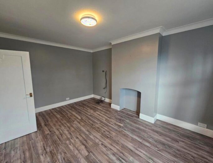 3 Bedroom Apartment To Rent In Stainbeck Road, Leeds, West Yorkshire, LS7