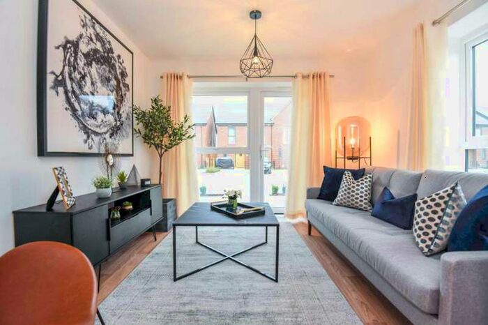 2 Bedroom House For Sale In Kilnwood Vale, Faygate, RH12