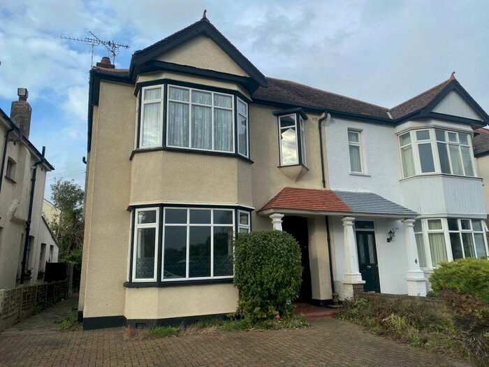 1 Bedroom Flat To Rent In Northumberland Crescent - Online Enquiries Only, SS1