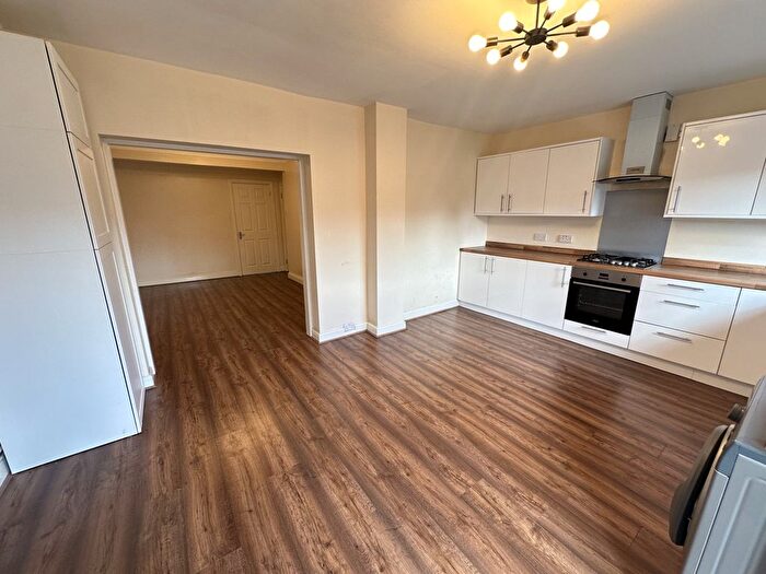 5 Bedroom Semi-Detached House To Rent In Kingshill Avenue, Northolt, UB5
